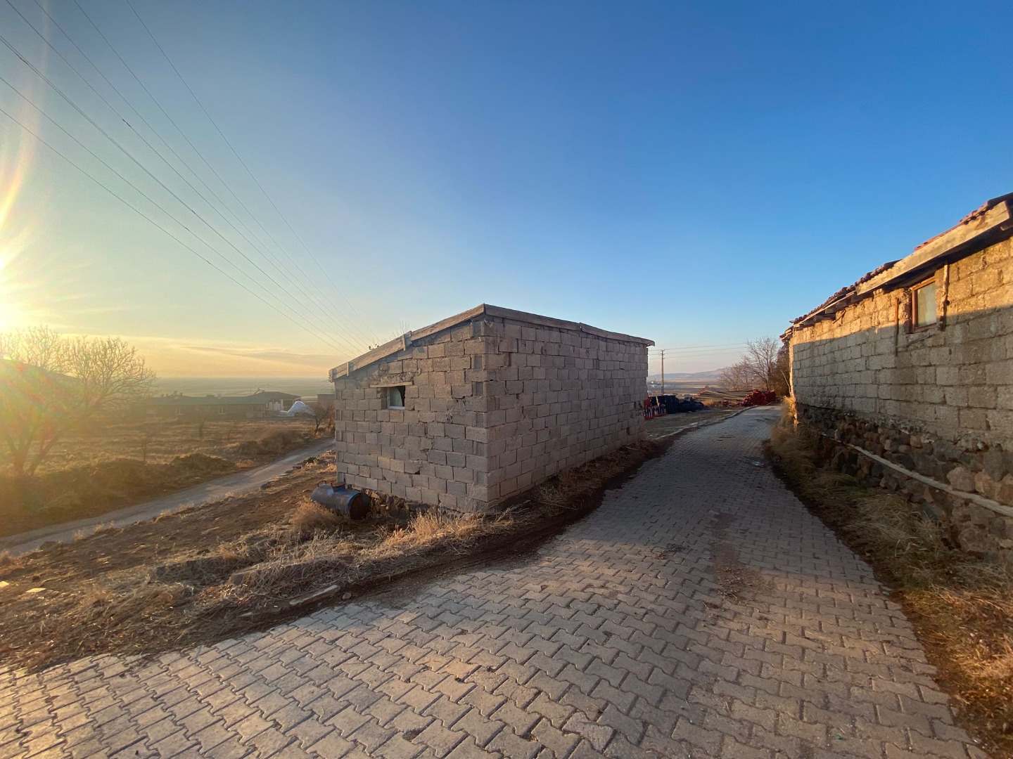 KAYSERİ DEVELİ TOMBAK MAHALLESİ AŞAĞIKÖYÖNÜ MEVKİİNDE SATILIK ARSA